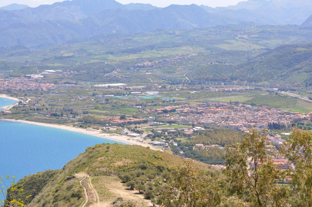 Ferienwohnung Casa Benny Difronte Al Mare Oliveri Exterior foto